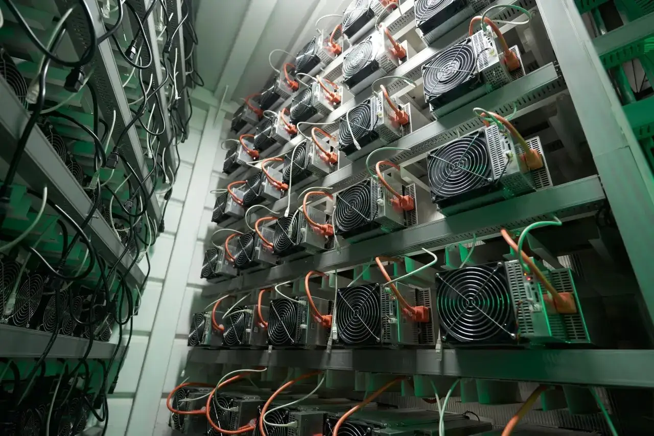 Zdjęcie Koparka kryptowalut – co to jest i czy naprawdę się opłaca?
