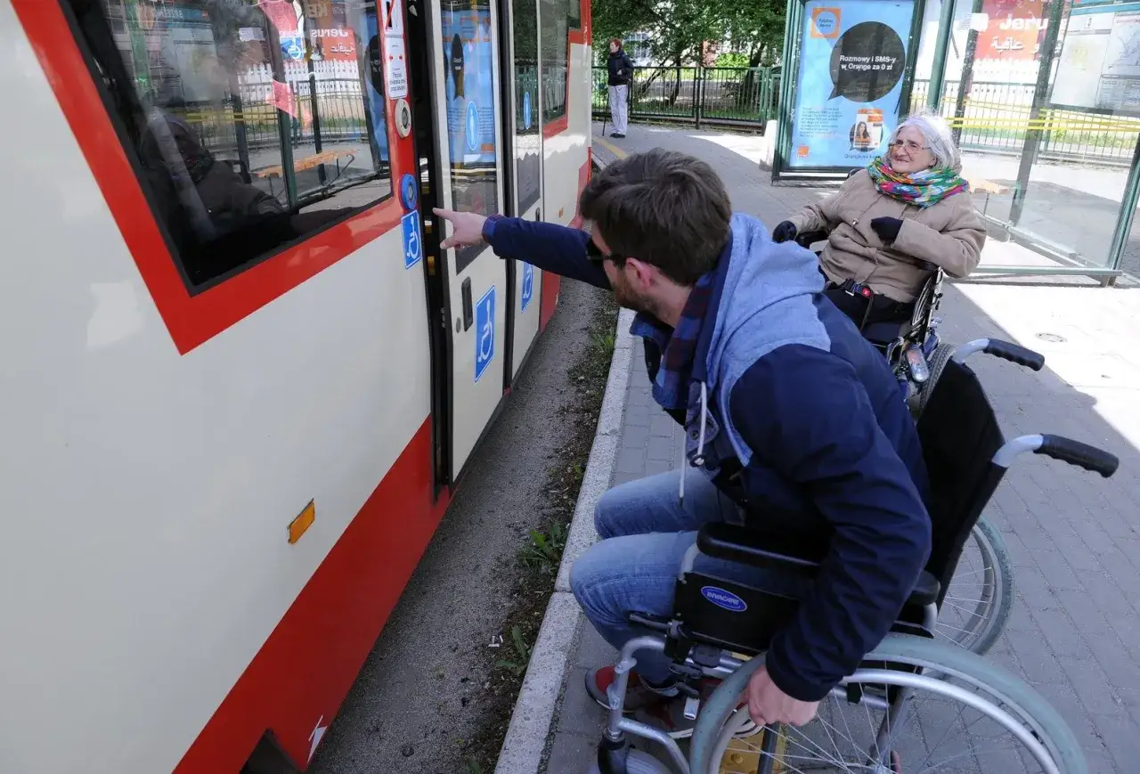 Zdjęcie Czy wózek inwalidzki jest pojazdem? Sprawdź, co mówi prawo