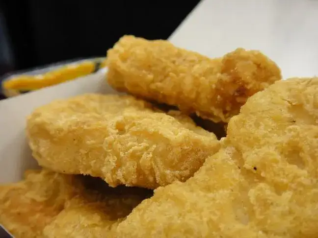 Zdjęcie Ile kcal ma nuggets? Sprawdź szczegółową kaloryczność najpopularniejszych wersji