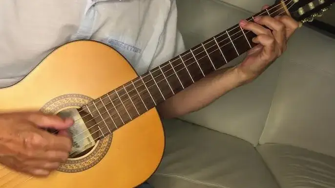 Zdjęcie Bielszy odcień bieli chwyty na gitarę - naucz się grać łatwo