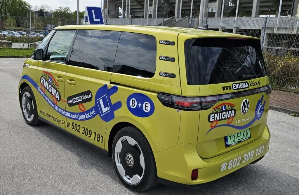 Zdjęcie Jakie prawo jazdy na bus 10-osobowy? Sprawdź wymagania i uniknij problemów