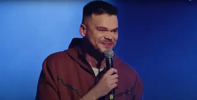Zdjęcie Midas stand up - poznaj najnowsze występy i styl komika