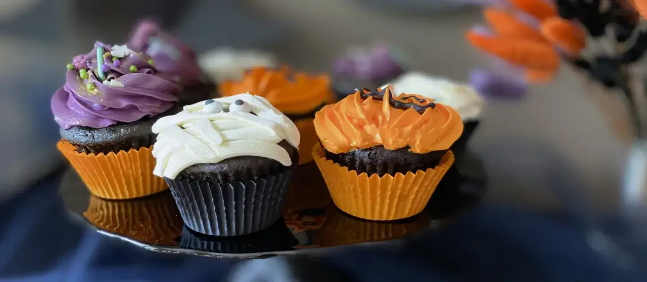 Zdjęcie Jak ozdobić babeczki na Halloween: kreatywne pomysły, które zachwycą