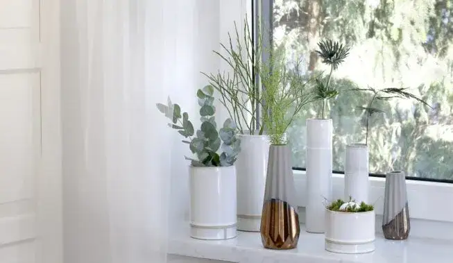 Zdjęcie Jak ozdobić parapet na balkonie – 10 inspirujących pomysłów na dekoracje