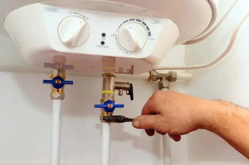 Zdjęcie Jak bezpiecznie podłączyć bojler elektryczny z zaworem bezpieczeństwa