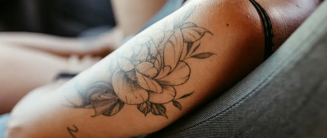 Zdjęcie Gdzie tatuaż się nie rozciąga? Odkryj idealne miejsca dla tatuażu
