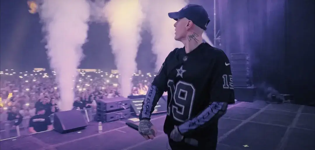 Zdjęcie Ile trwa koncert szpaka? Poznaj zaskakujące szczegóły występu!