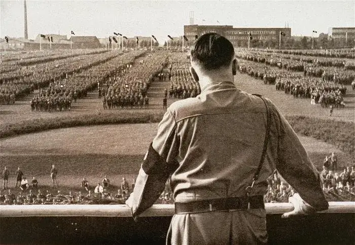Zdjęcie Jakiego pochodzenia był Hitler? Kontrowersje i fakty o jego korzeniach