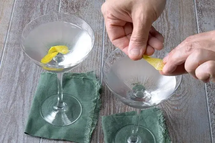 Zdjęcie Drink Bonda: Odkryj tajemnice i przepis na Vesper Martini