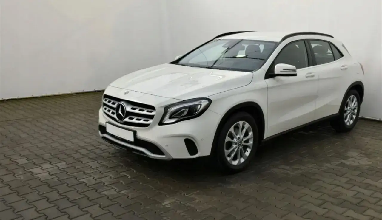 Zdjęcie Mercedes GLA 200 cena – dlaczego warto znać ceny i specyfikacje SUV-a?