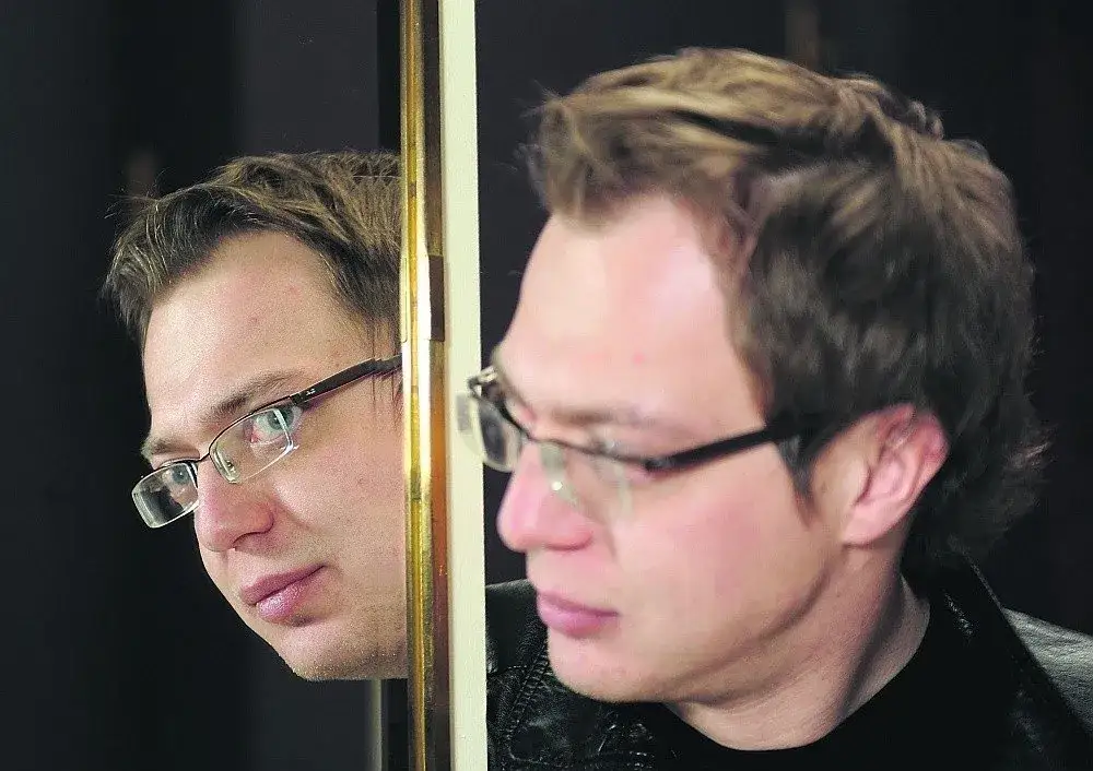 Zdjęcie Łukasz Wiśniewski reżyser - jego wpływ na polski teatr i film