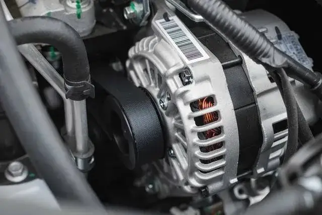 Zdjęcie Alternator jakie napięcie powinien generować, aby uniknąć problemów?