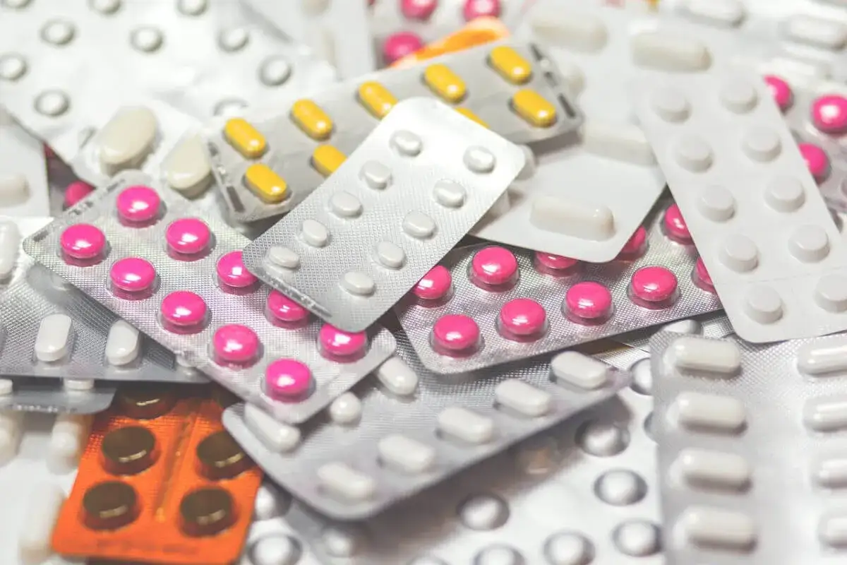 Zdjęcie Leki w bagażu podręcznym czy rejestrowanym – uniknij problemów w podróży