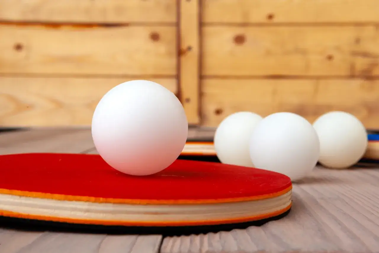 Zdjęcie Czy ping pong i tenis stołowy to to samo: poznaj kluczowe różnice i fakty
