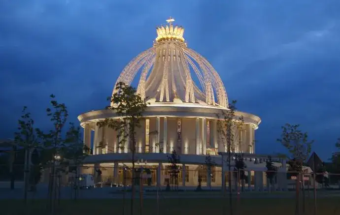 Zdjęcie Sanktuarium Toruń: historia, architektura i znaczenie dla społeczności