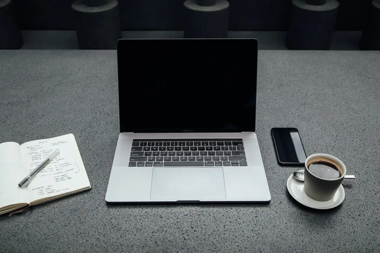 Pobór prądu laptopa - Ile watów zużywa i ile to kosztuje?