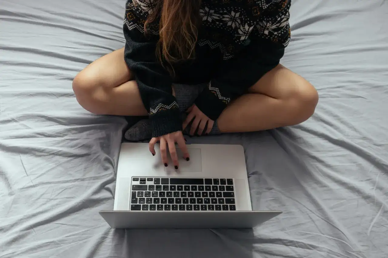 Jak unikać oszustw internetowych? Poradnik dla każdego użytkownika