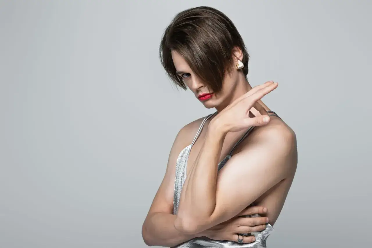 Femboy: Co to znaczy, jak definiuje się to zjawisko i jego cechy?