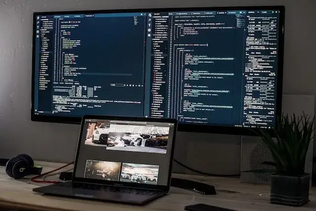 Jak połączyć laptop z monitorem - proste kroki i porady na start