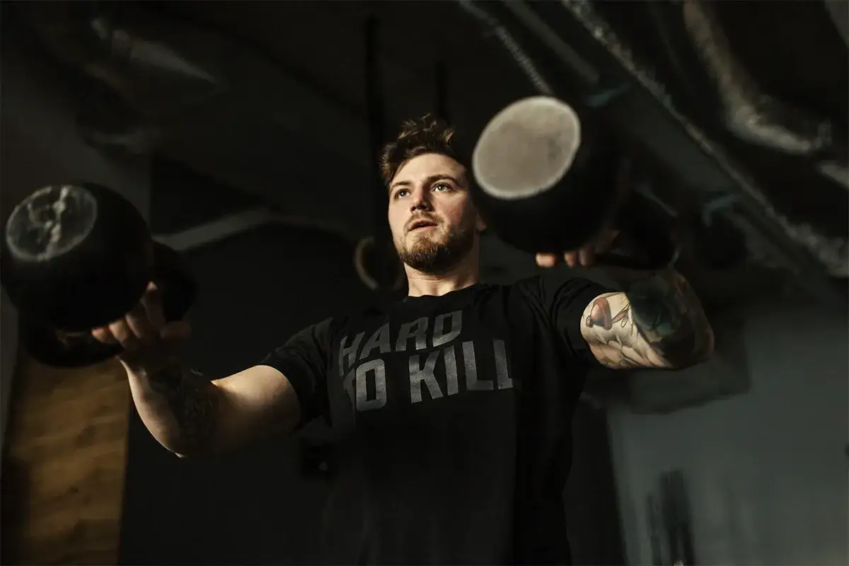 Jak połączyć crossfit z siłownią i uniknąć przetrenowania?