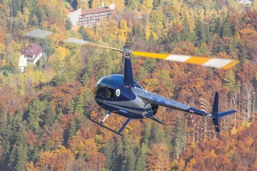 Ile trwa lot helikopterem z Zakopanego do Warszawy? Sprawdź to!