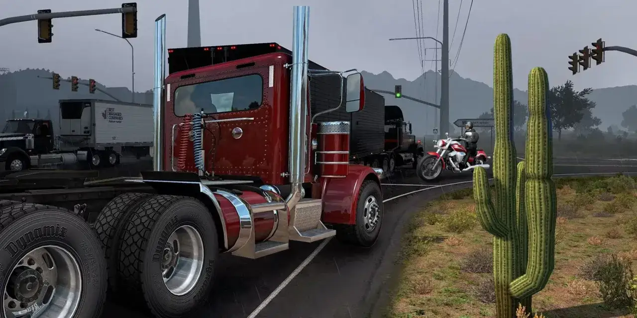 Realistyczne mody do ETS 2: czerwona ciężarówka, motocyklista i kaktus na pustynnej drodze.