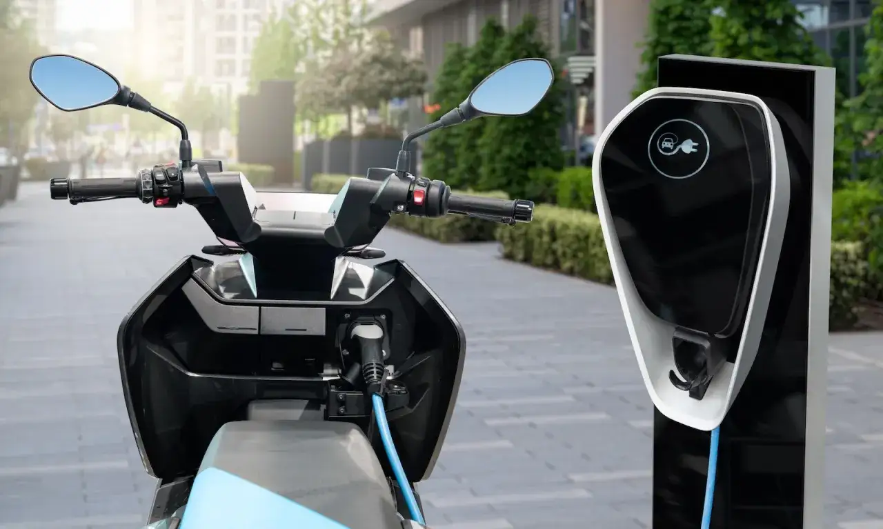 Motorower bez prawa jazdy? Sprawdź, czy możesz jeździć!