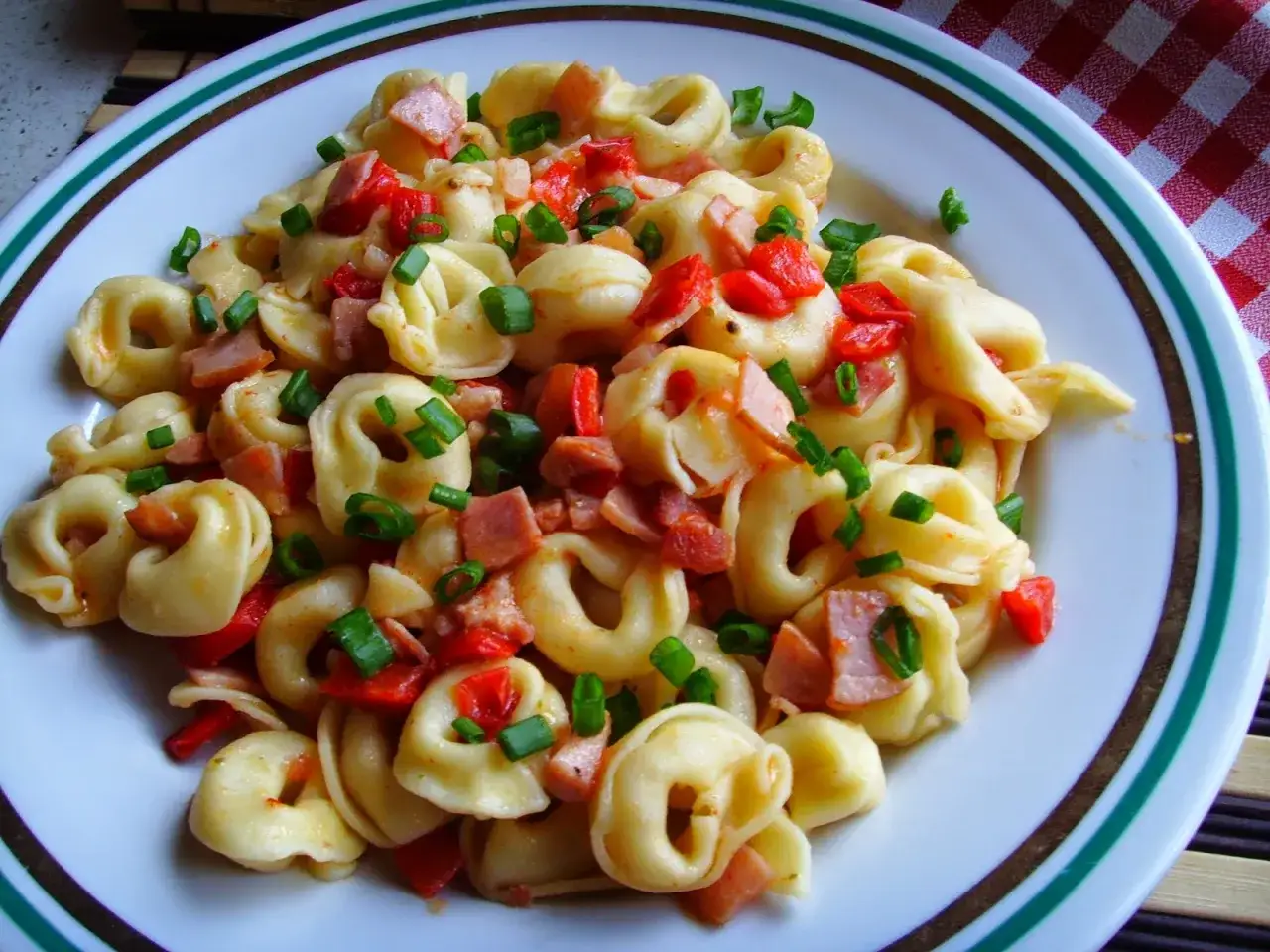 Jak ugotować tortellini, aby uniknąć sklejania i uzyskać idealny smak