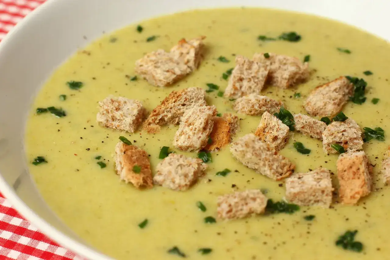 Soupe poireaux pommes de terre Cookeo : le velouté express 10 min