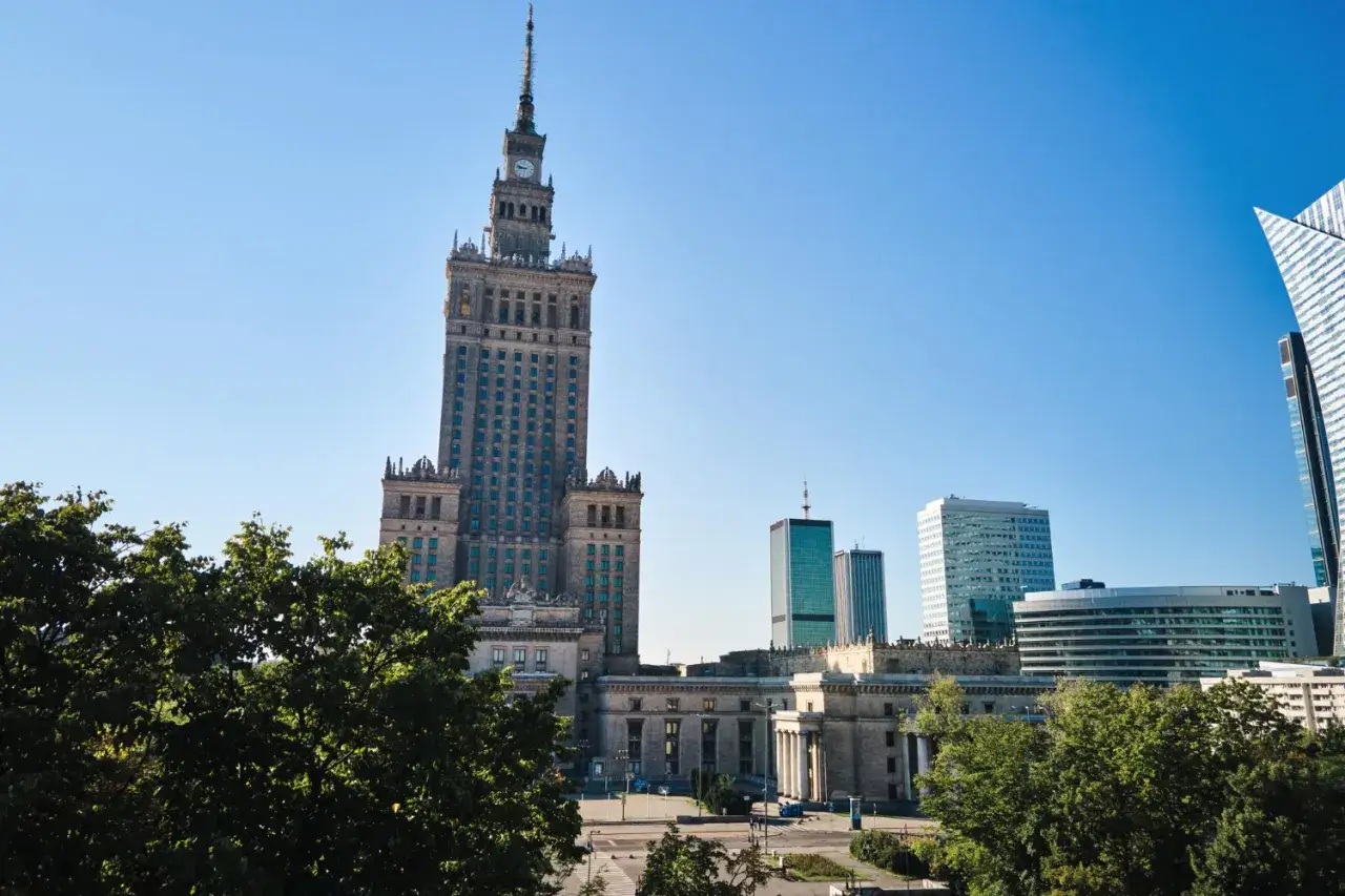 Krótki pobyt w stolicy – jak wybrać miejsce noclegowe dopasowane do celu podróży