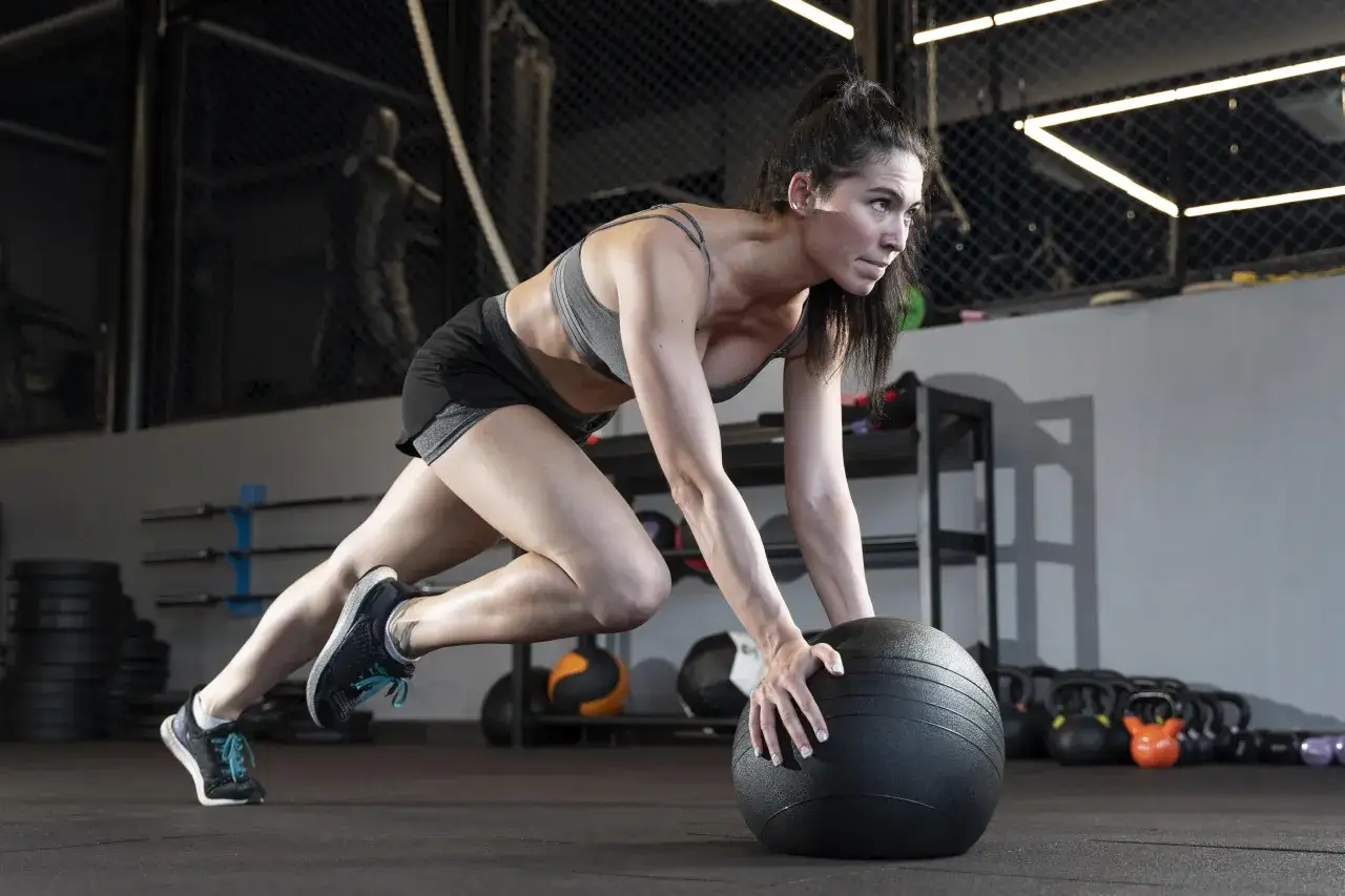 Ile trwa trening crossfit? Poznaj szczegóły i czas poszczególnych etapów