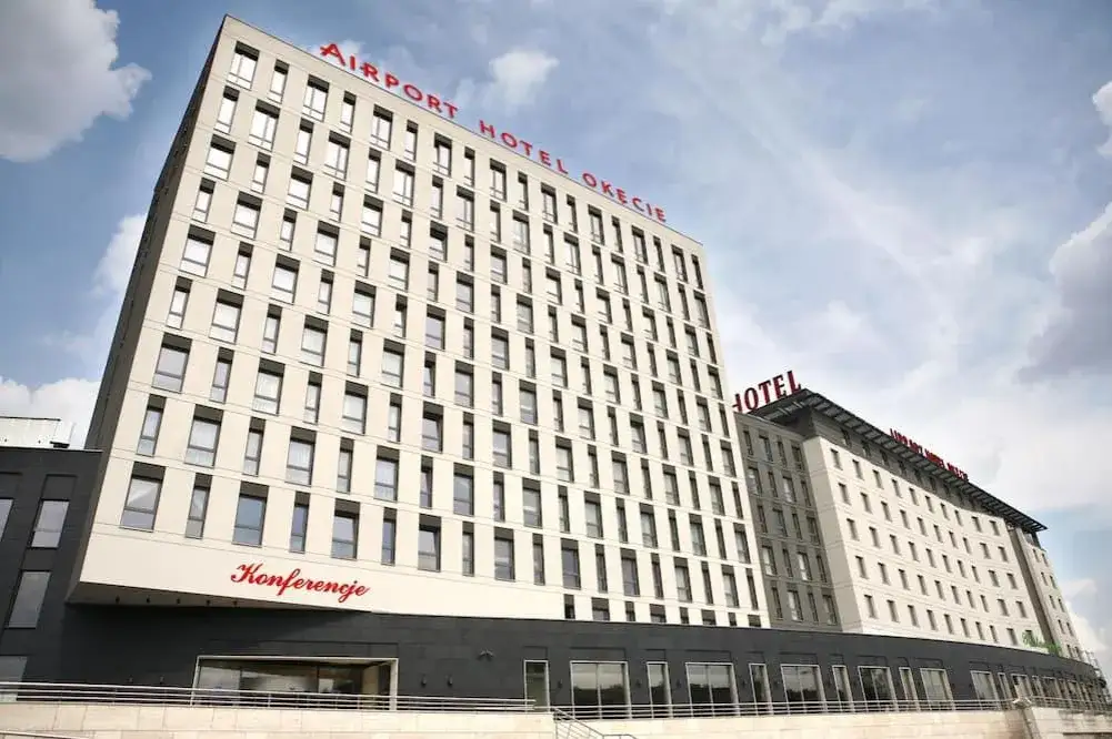 Jak dojechać do hotelu Airport Okęcie - najlepsze opcje transportu