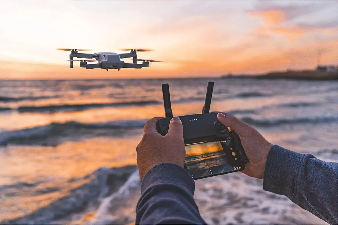 Czy możesz latać dronem bez pozwolenia? Poznaj aktualne przepisy i kary