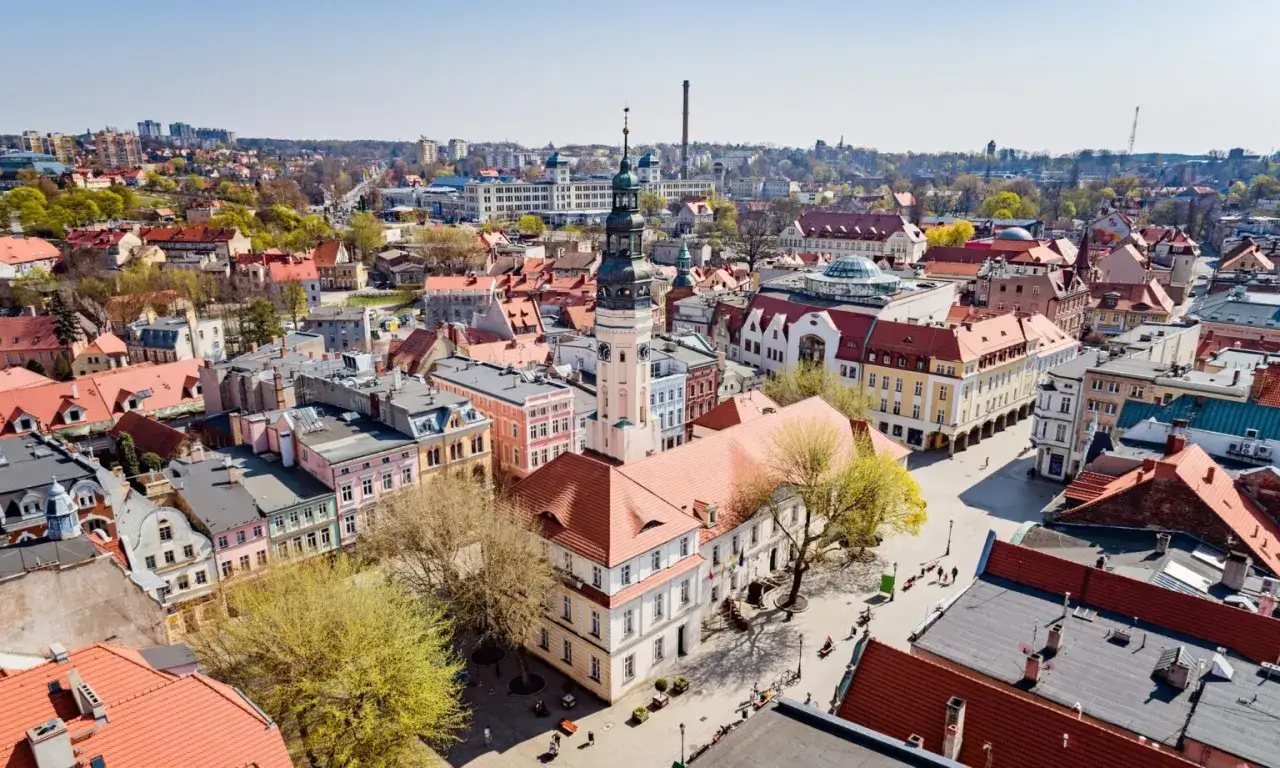 Zielona Góra kulinarnie: Gdzie zjeść smacznie i na każdą kieszeń?