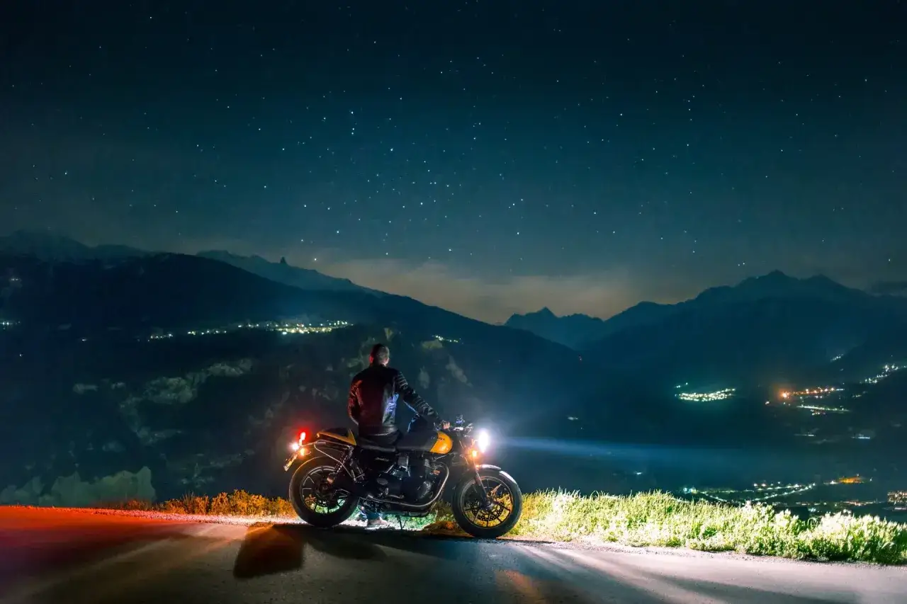 Jak dobrać kombinezon motocyklowy? Uniknij błędów!