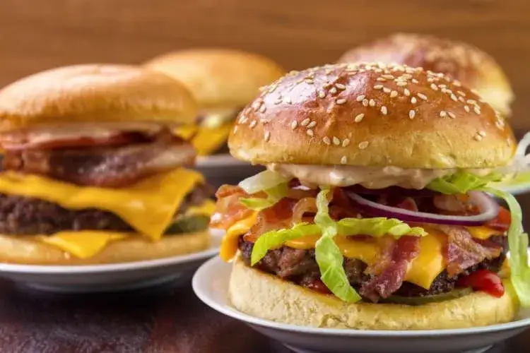 Jak łatwo przygotować gotowe hamburgery z biedronki w domu
