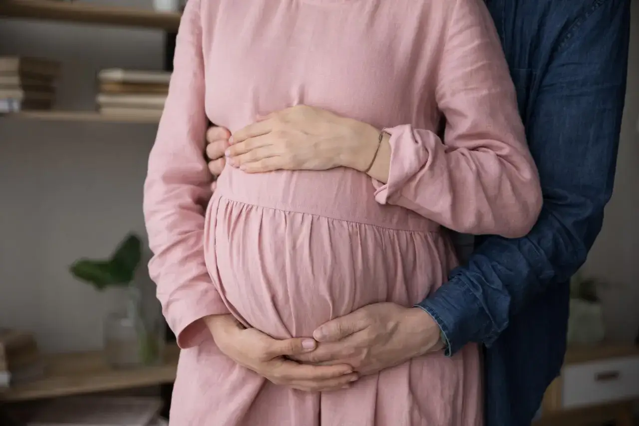 Poród z partnerem czy bez? Wybierz wsparcie idealne dla Ciebie