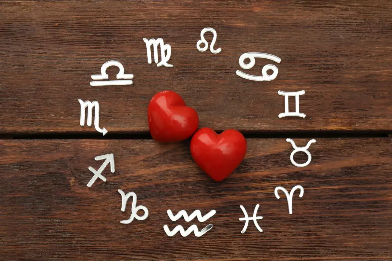 Kompatybilność znaków zodiaku: Kto do kogo pasuje w horoskopie?