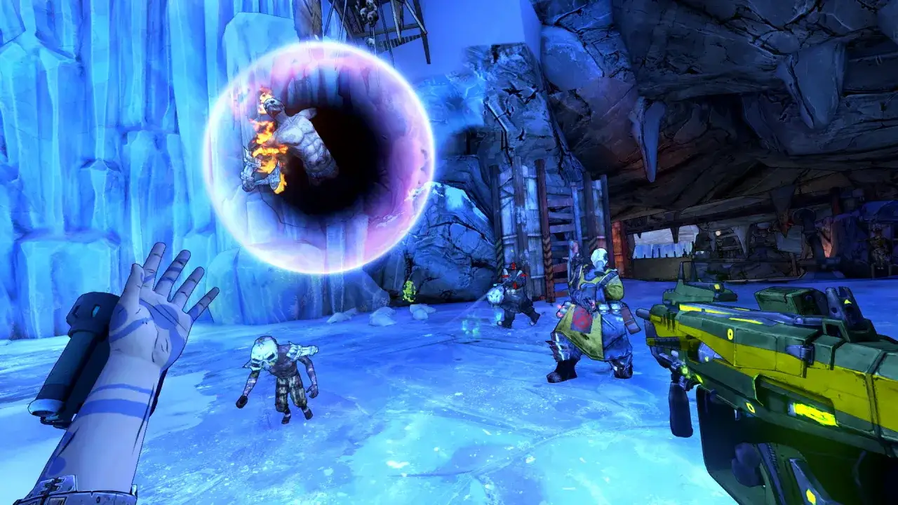 Gracz w Borderlands 2 spolszczenie walczy z potworami w lodowej jaskini. W ręku trzyma broń, a przed nim pojawia się magiczna kula.