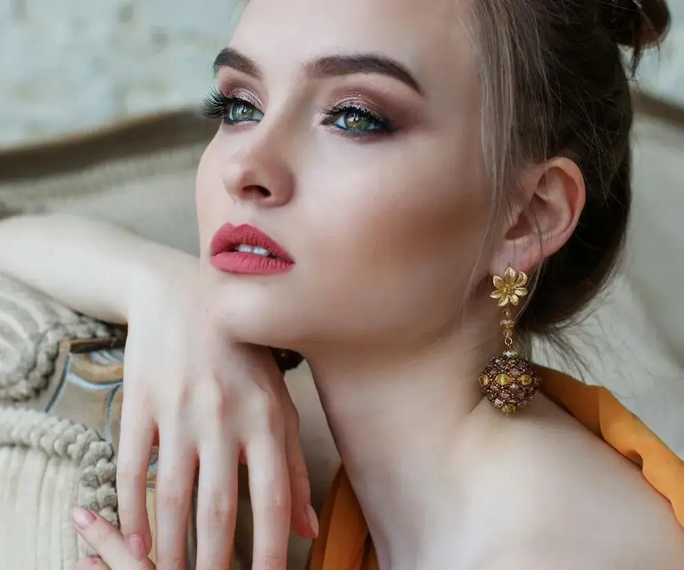Jak rozświetlić cerę? Odkryj swój naturalny blask!