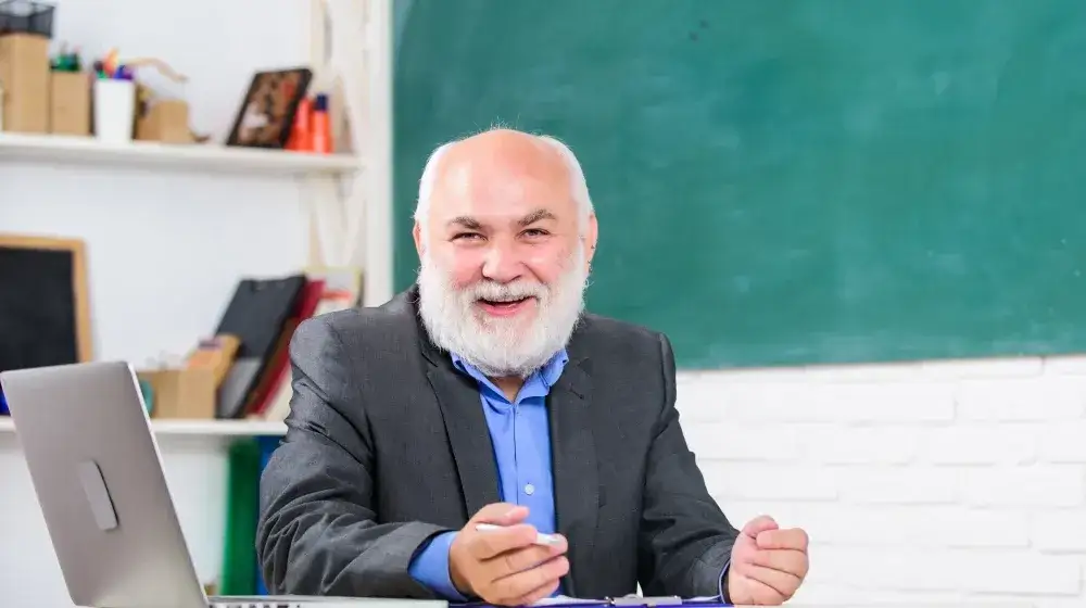 Czy wicedyrektor może być wychowawcą? Odkryj prawne aspekty tej roli