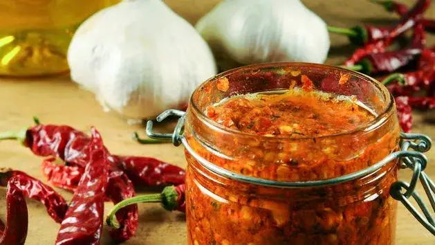 Jak zrobić przyprawę harissa w domu - prosty przepis krok po kroku