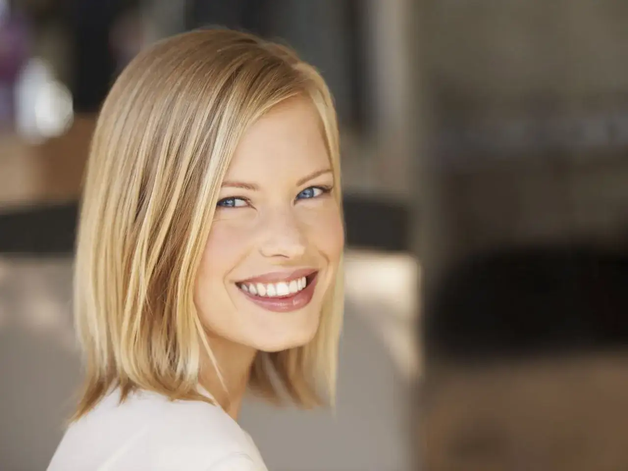 Perfekte Frisuren für glattes Haar: Ihr Guide zu Glanz & Volumen