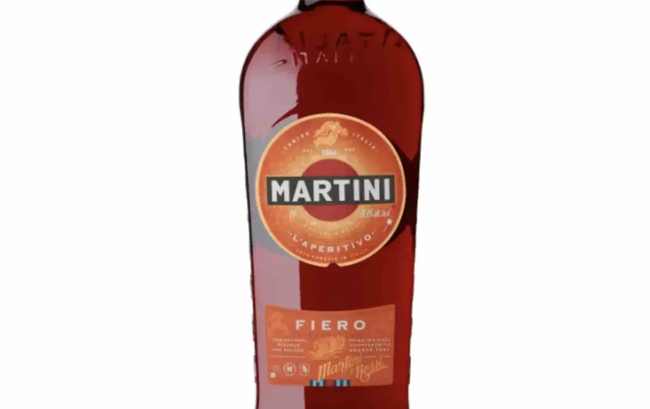 Butelka Martini Fiero, idealna do drinków jak Aperol Spritz.
