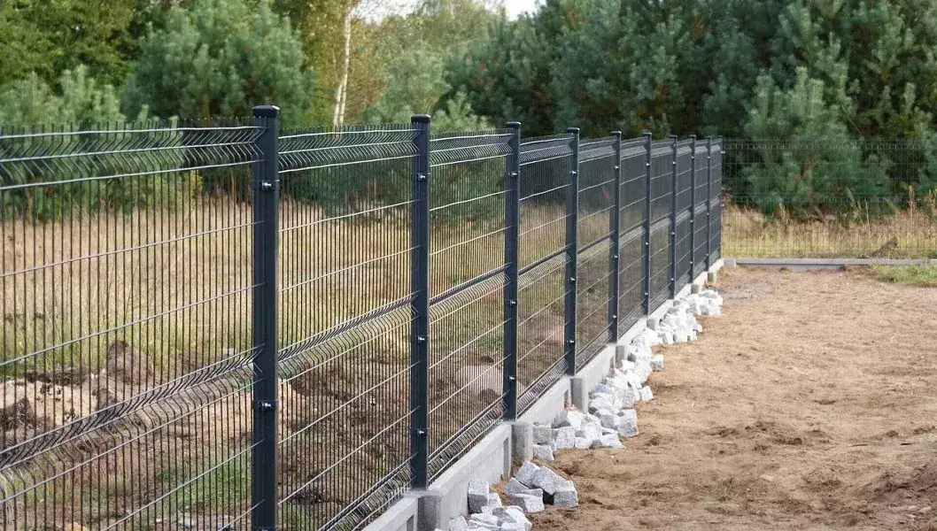 Ogrodzenie panelowe co ile słupki – uniknij błędów w montażu