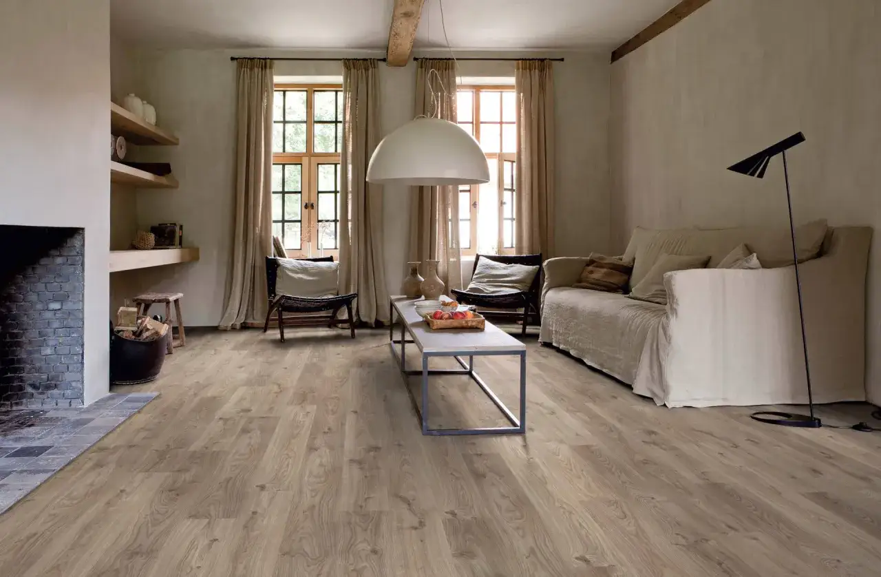 Jakie panele do salonu? Wybierz idealne: laminat, winyl, trendy!