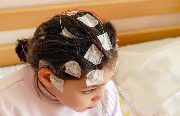 Jak przygotować dziecko do EEG we śnie? Praktyczny przewodnik