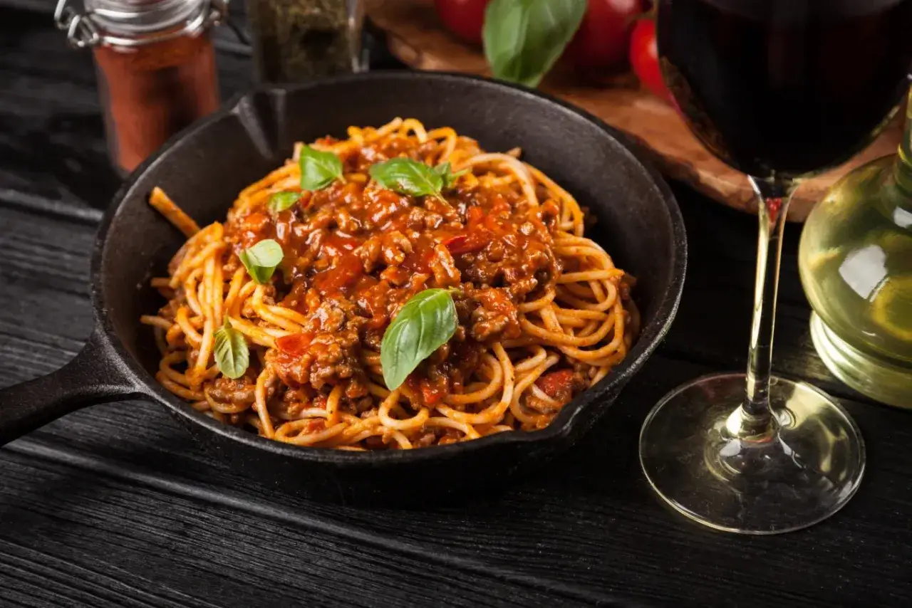 Spaghetti z mięsem mielonym: Sekrety idealnego smaku (Krok po kroku)