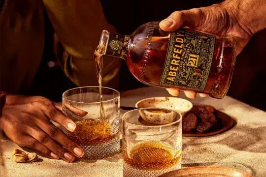 Temperatura whisky: Twój klucz do pełni smaku i ukrytych nut