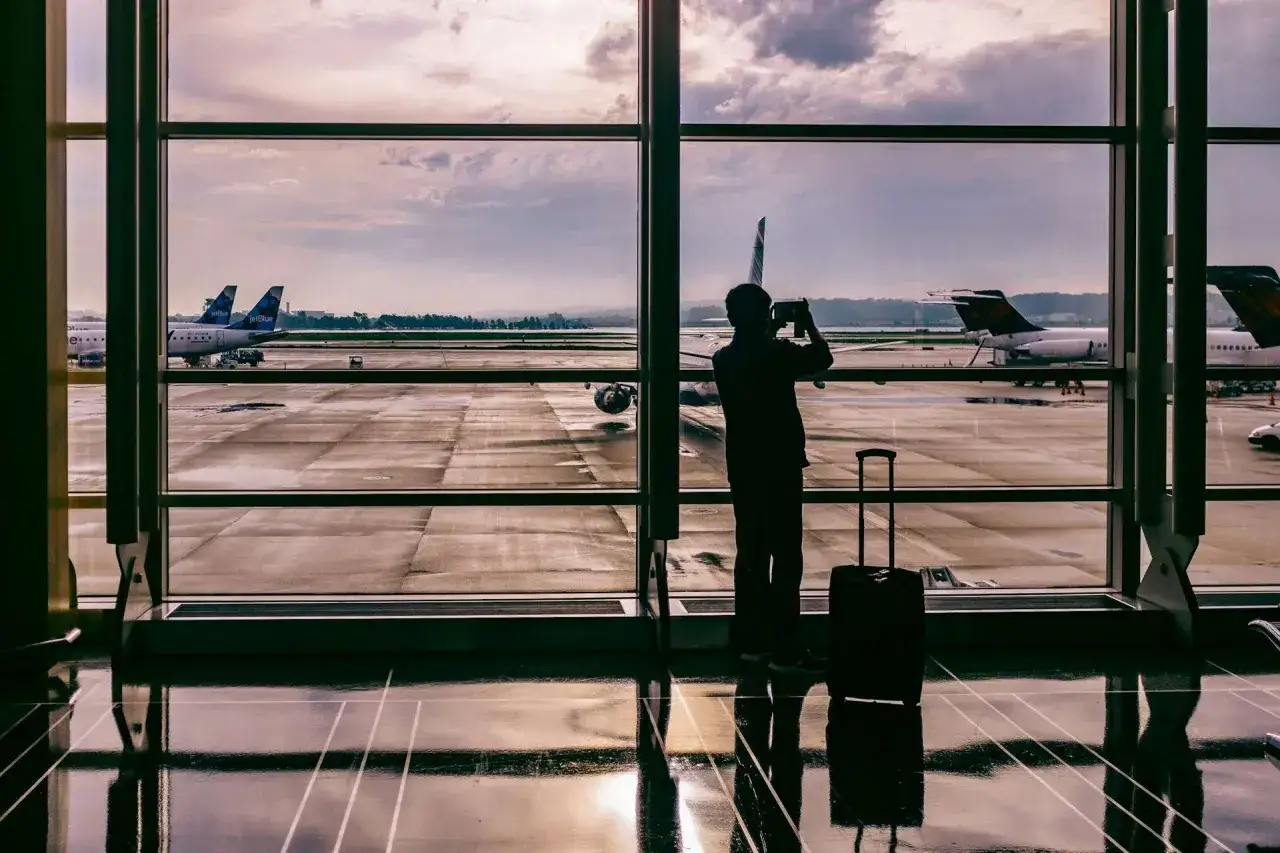 Płyny do Wizz Air: 100 ml, 1 litr i wyjątki. Spakuj bez stresu!